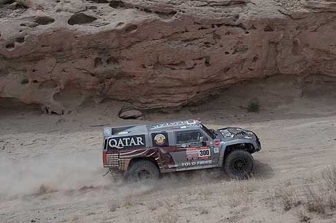 Hummer - Dakar stage 4 con il pilota Al-Attiyah Nasser Saleh-e il co-driver Cruz Lucas su Hummer H3
